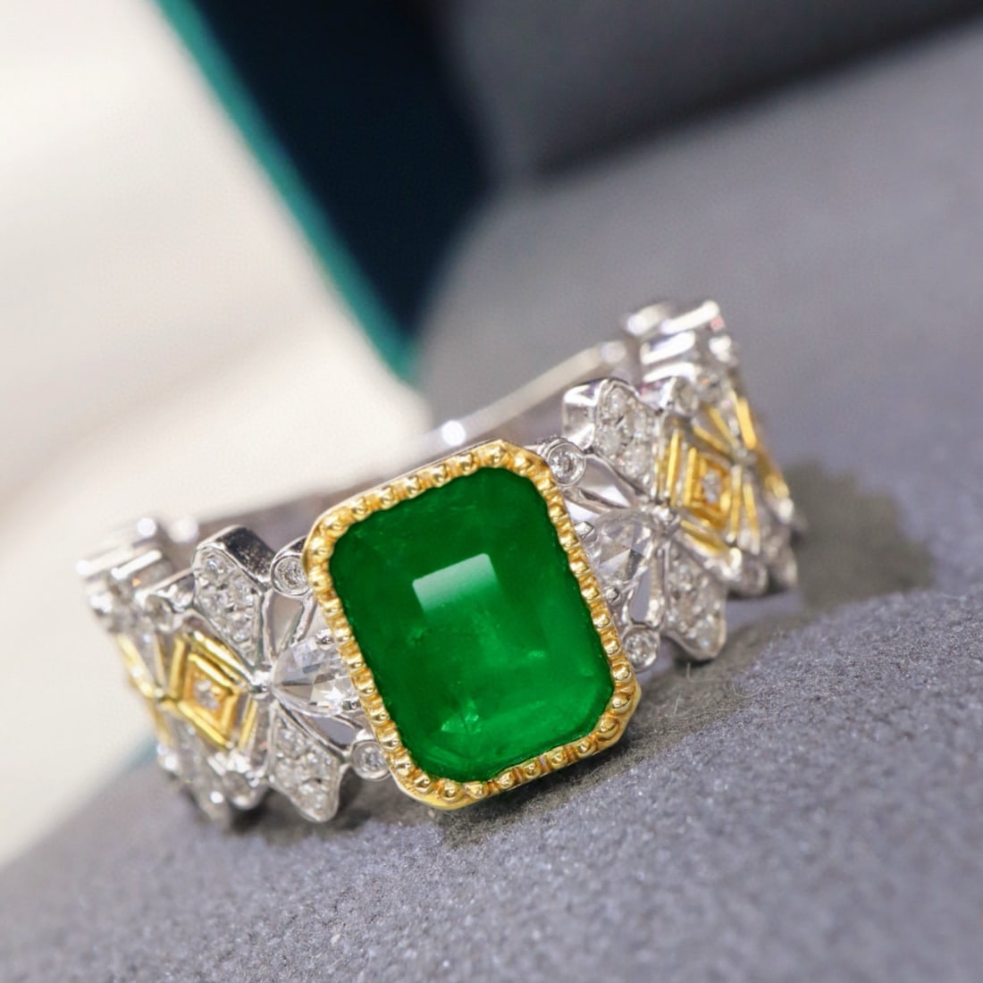 14k Gold 1.37 Ctw Vivid Green Natural Emerald & Diamond Ring - 3