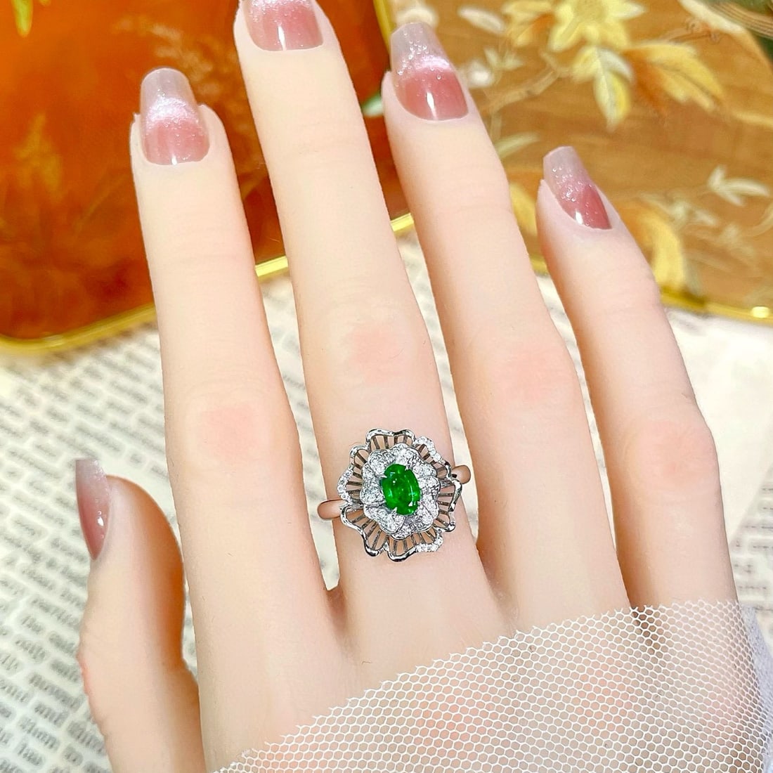 14k Gold 0.75 Ctw Vivid Green Natural Emerald & Diamond Ring - 3