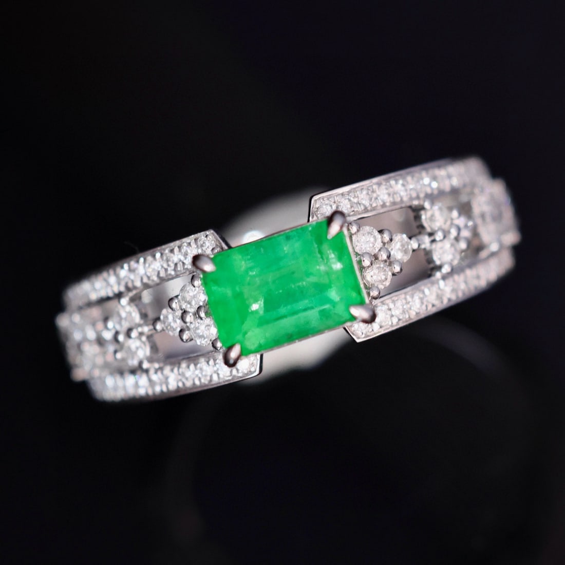 14k Gold 1.39 Ctw Natural Emerald & Diamond Ring: Ref:230996355 // gold content:14k gold // ring size:7. 25us // // main gemstone:emerald // shape:octagonal // carat weight:1. 0ct // color:green // treatment:natural // // adjacent gemstone 2 : diamon