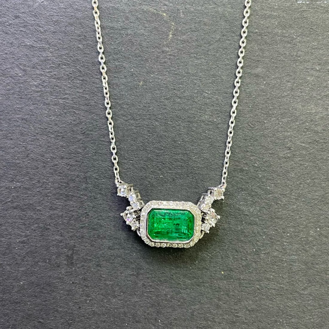 14k Gold 1.1 Ct Vivid Green Natural Emerald & Diamond Necklace: Ref:230996356 // gold content:14k gold // main gemstone:emerald // shape:octagonal // carat weight:1. 1ct // color:vivid green // treatment:natural // // adjacent gemstone 2 : diamond // number of sto
