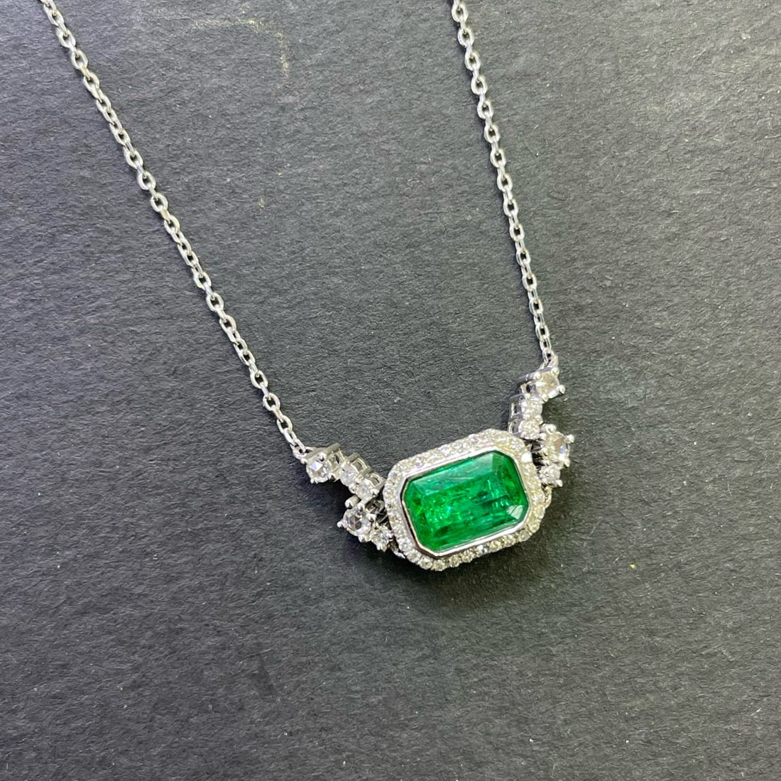 14k Gold 1.1 Ct Vivid Green Natural Emerald & Diamond Necklace - 2