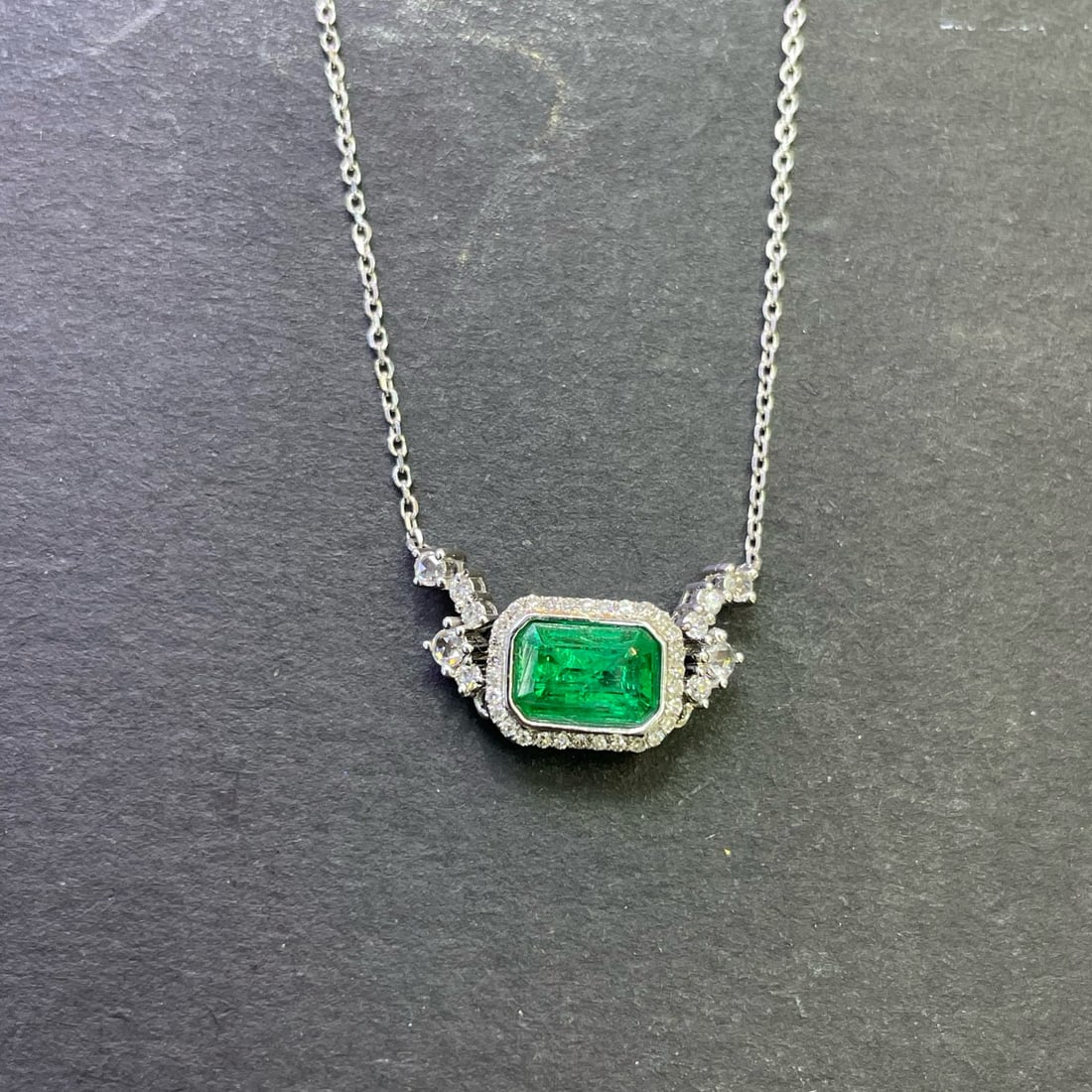 14k Gold 1.1 Ct Vivid Green Natural Emerald & Diamond Necklace - 4