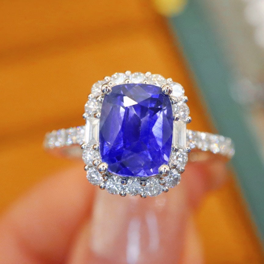 14k Gold 3.02 Ctw Natural Sapphire & Diamond Ring: Ref:230996359 // gold content:14k gold // ring size:7. 25us // // main gemstone:sapphire // shape:cushion // carat weight:2. 49ct // color:royal blue // treatment:natural // // adjacent gemstone 2 : d