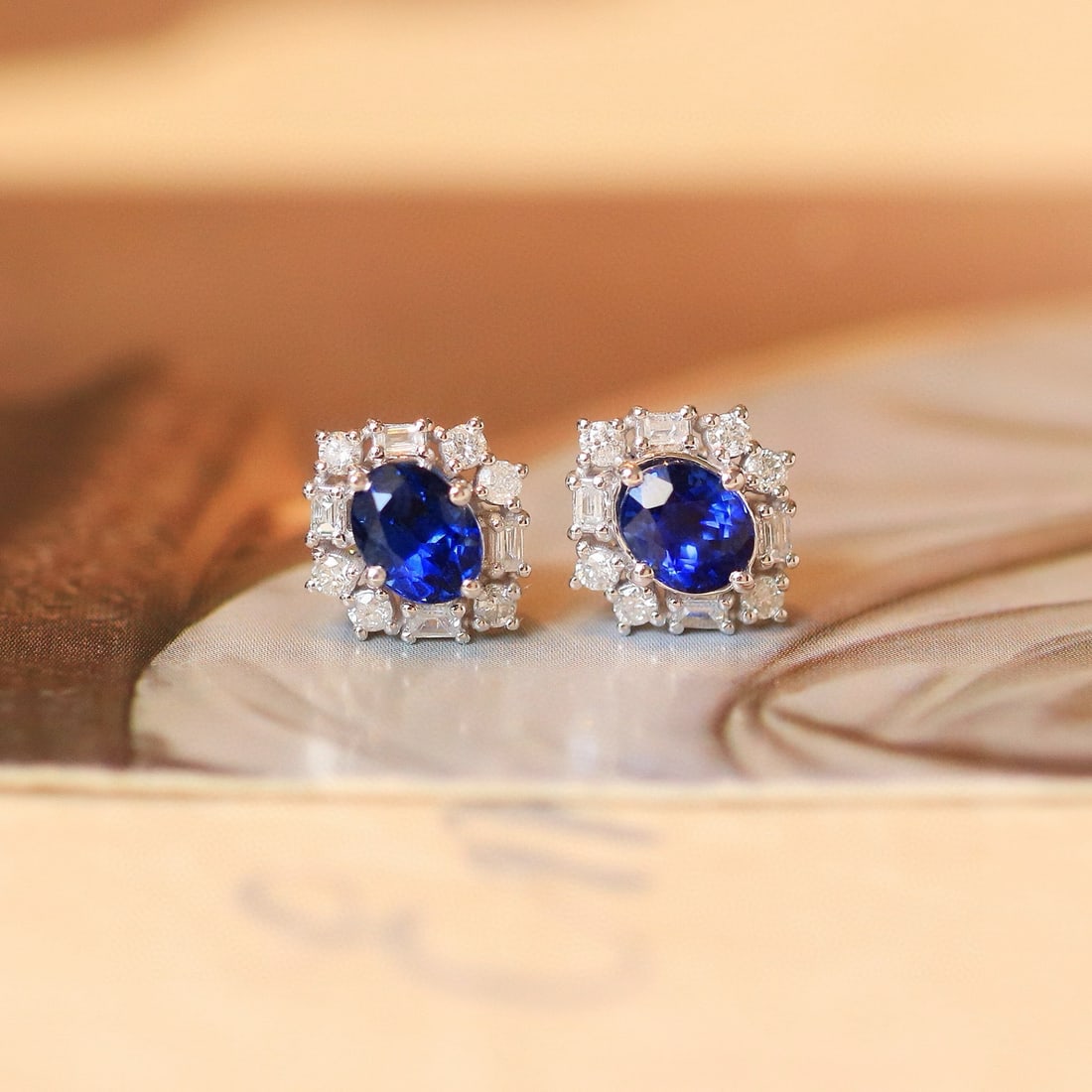 14k Gold 1.25 Ctw Natural Sapphire & Diamond Earrings: Ref:230996361 // gold content:14k gold // main gemstone:sapphire // shape:oval // carat weight:1. 00ct // color:blue // treatment:natural // // adjacent gemstone 2 : diamond // shape:multiply //