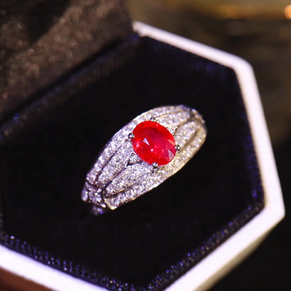14k Gold 1.50 Ctw Vivid Red Natural Ruby & Diamond Ring: Ref:230996365 // gold content:14k gold // ring size:7. 25us // // main gemstone:ruby // shape:oval // carat weight:1. 05ct // color:vivid red // treatment:natural // // adjacent gemstone 2 : diamond
