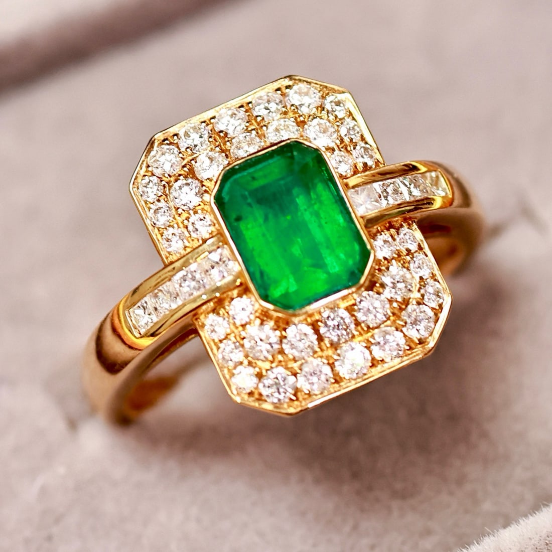 14k Gold 1.33 Ctw Vivid Green Natural Emerald & Diamond Ring (1 of 6)
