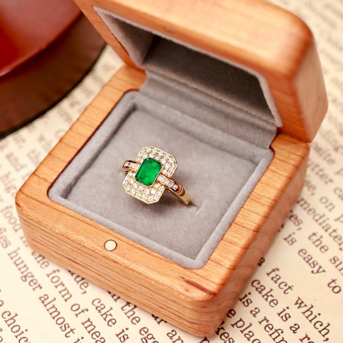 14k Gold 1.33 Ctw Vivid Green Natural Emerald & Diamond Ring - 3