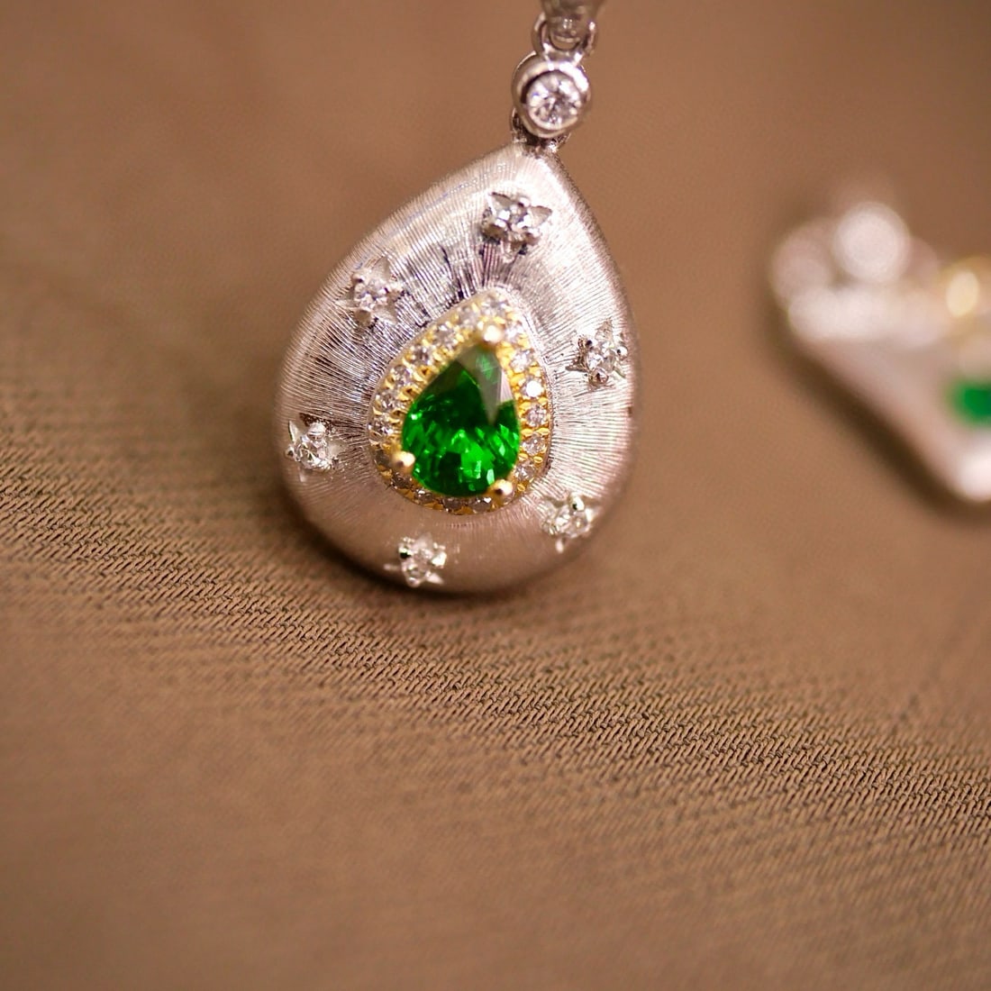 14k Gold 0.53 Ctw Vivid Green Natural Tsavorite & Diamond Pendant( Without Chain ) - 3