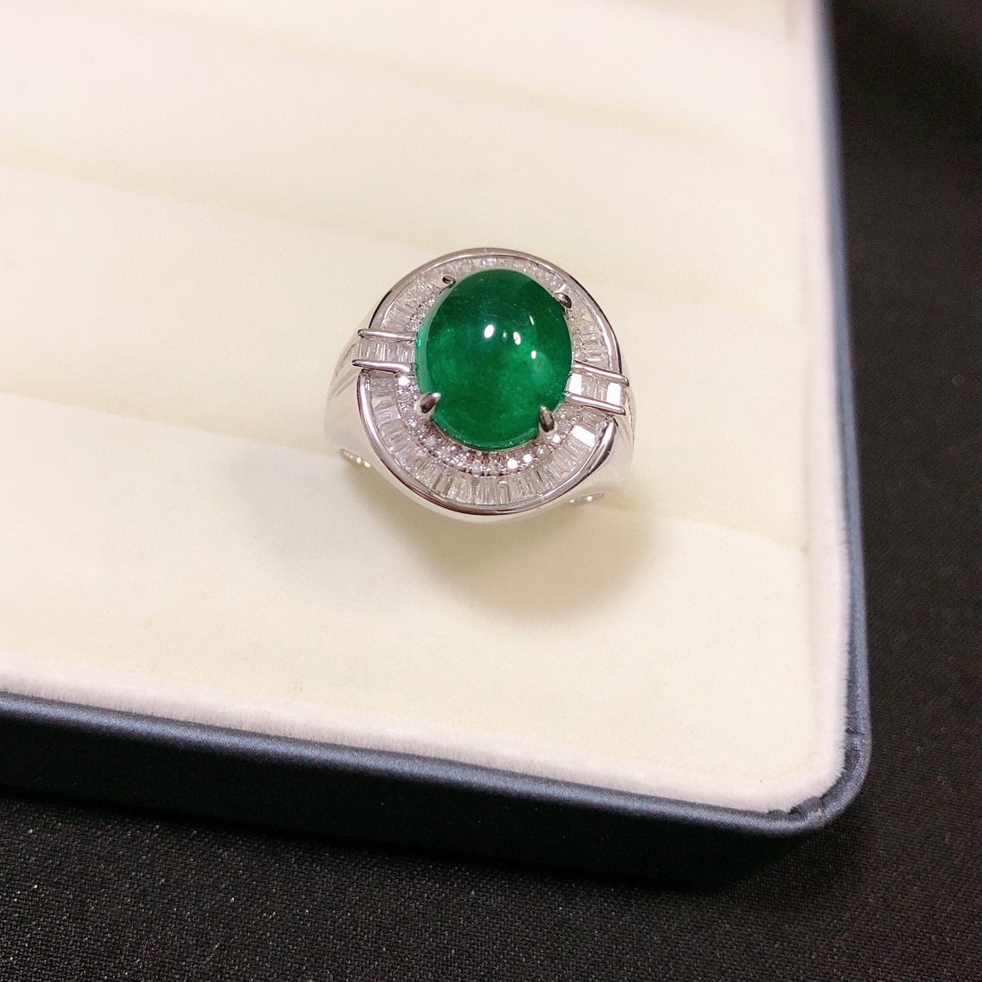14k Gold 5.78 Ctw Vivid Green Natural Emerald & Diamond Ring - 4