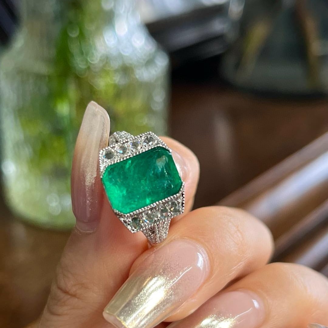 14k Gold 4.35 Ctw Vivid Green Natural Emerald & Diamond Ring: Ref:230996378 // gold content:14k gold // ring size:7. 25us // // main gemstone:emerald // shape:octagonal // carat weight:3. 96ct // color:vivid green // treatment:natural // // adjacent gemstone 2 :