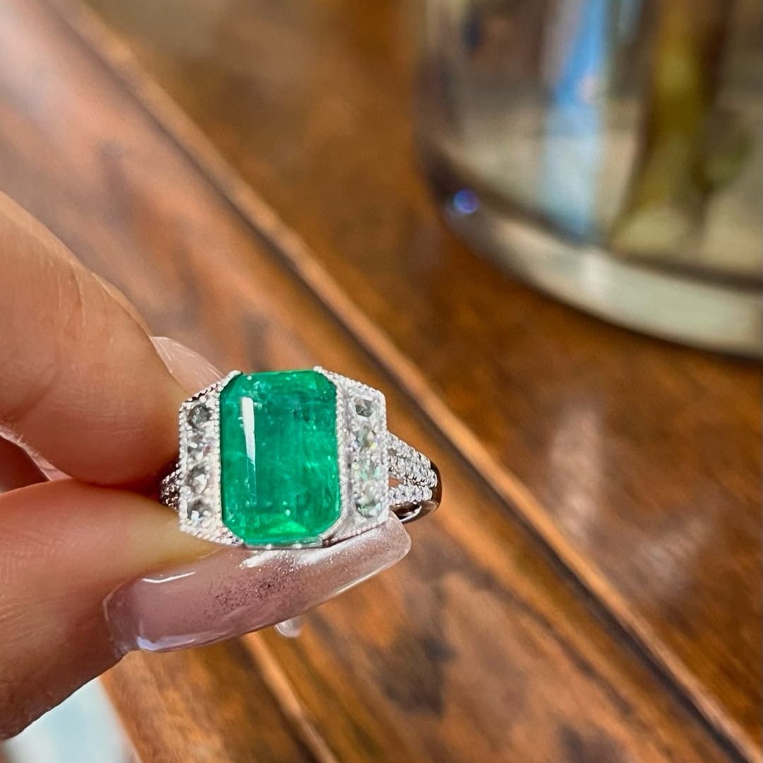 14k Gold 4.35 Ctw Vivid Green Natural Emerald & Diamond Ring - 2