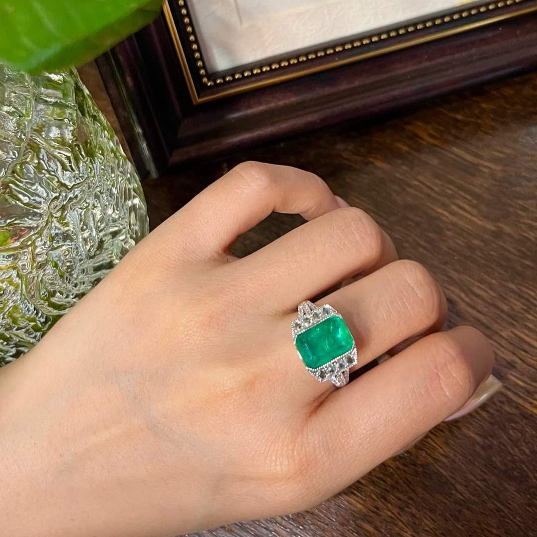 14k Gold 4.35 Ctw Vivid Green Natural Emerald & Diamond Ring - 4