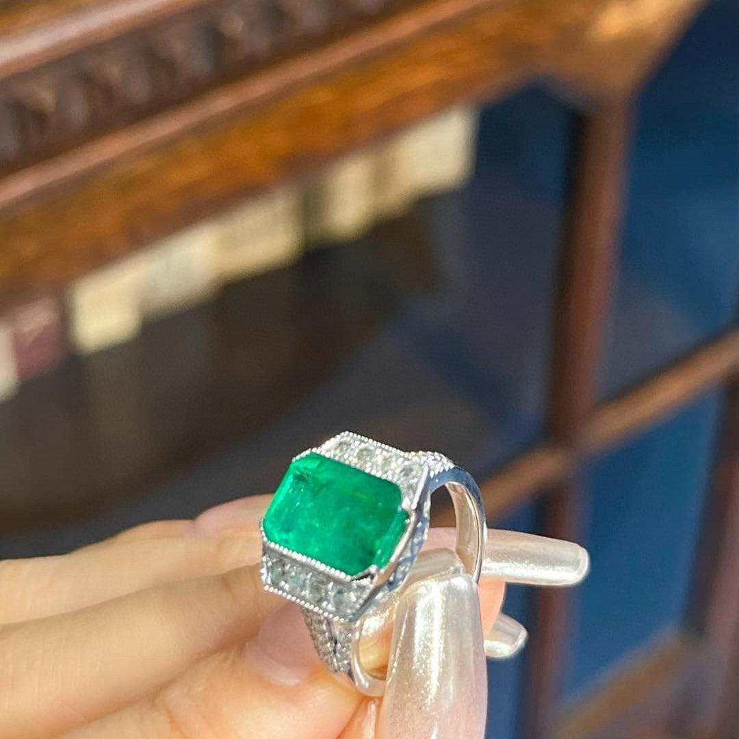 14k Gold 4.35 Ctw Vivid Green Natural Emerald & Diamond Ring - 5