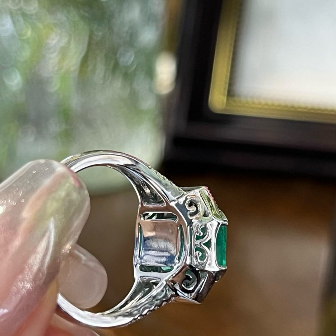 14k Gold 4.35 Ctw Vivid Green Natural Emerald & Diamond Ring - 6