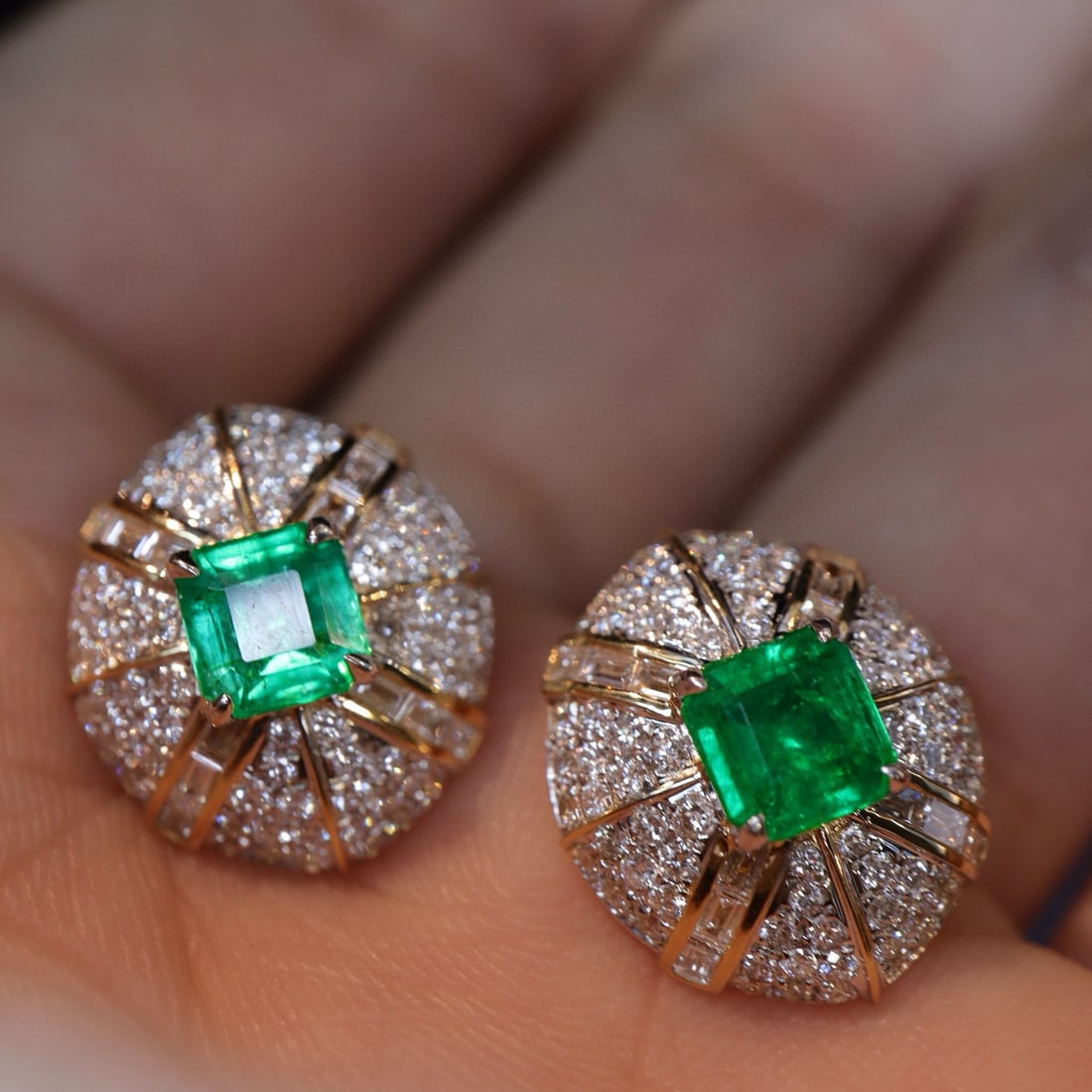 14k Gold 1.18 Ct Vivid Green Natural Emerald & Diamond Earrings - 3