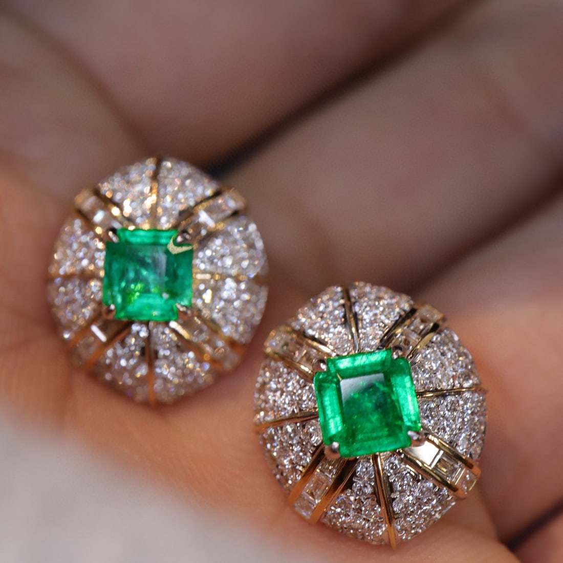 14k Gold 1.18 Ct Vivid Green Natural Emerald & Diamond Earrings - 4