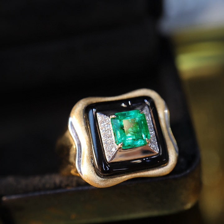 14k Gold 0.98 Ctw Vivid Green Natural Emerald & Diamond Ring - 2