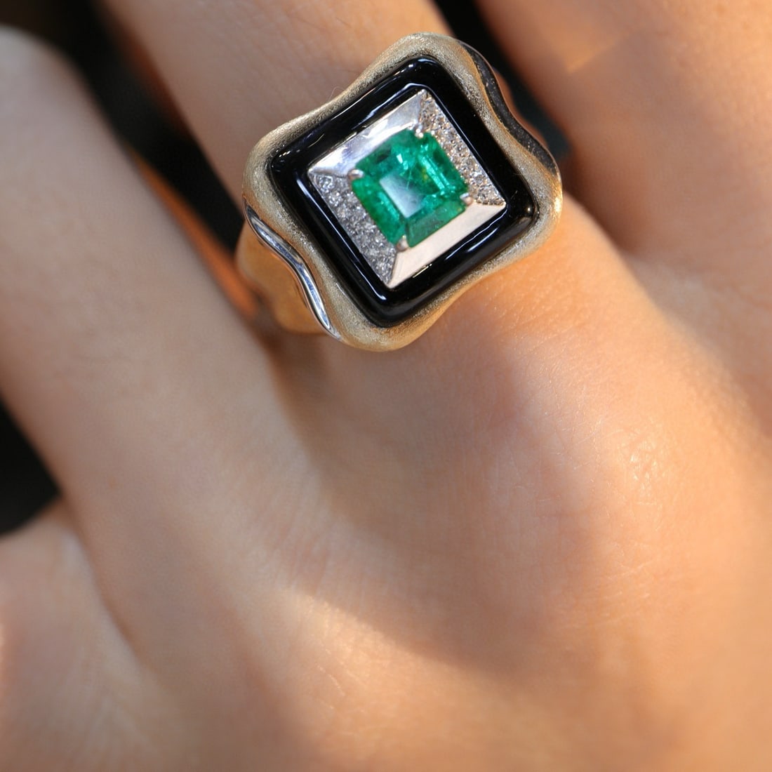 14k Gold 0.98 Ctw Vivid Green Natural Emerald & Diamond Ring - 3