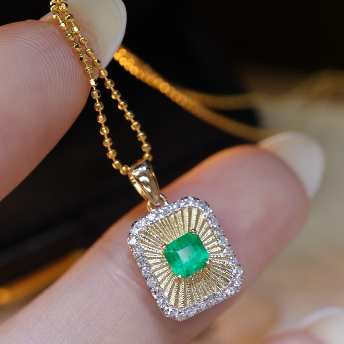 14k Gold 0.48 Ctw Vivid Green Natural Emerald & Diamond Pendant( Without Chain ): Ref:230996385 // gold content:14k gold // main gemstone:emerald // shape:octagonal // carat weight:0. 3ct // color:vivid green // treatment:natural // // adjacent gemstone 2 : diamond // shape:round