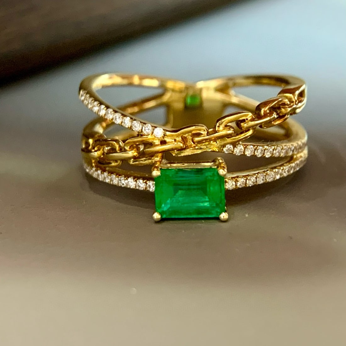 14k Gold 0.59 Ctw Vivid Green Natural Emerald & Diamond Ring - 4
