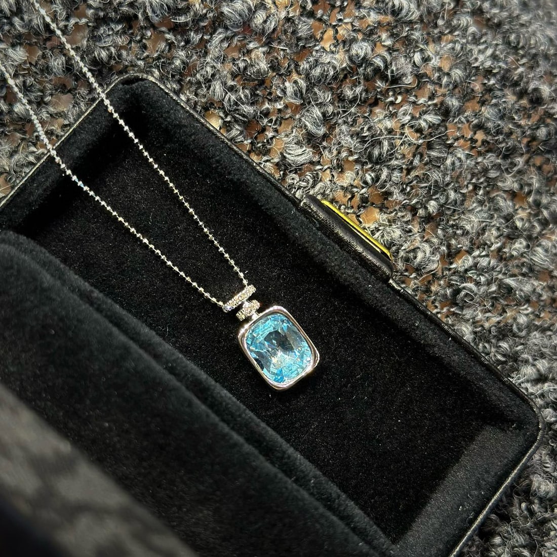 14k Gold 2.39 Ct Natural Aquamarine & Diamond Pendant( Without Chain ): Ref:230996399 // gold content:14k gold // main gemstone:aquamarine // shape:cushion // carat weight:2. 39ct // color:santa maria color // treatment:natural // // adjacent gemstone 2 : diamond //
