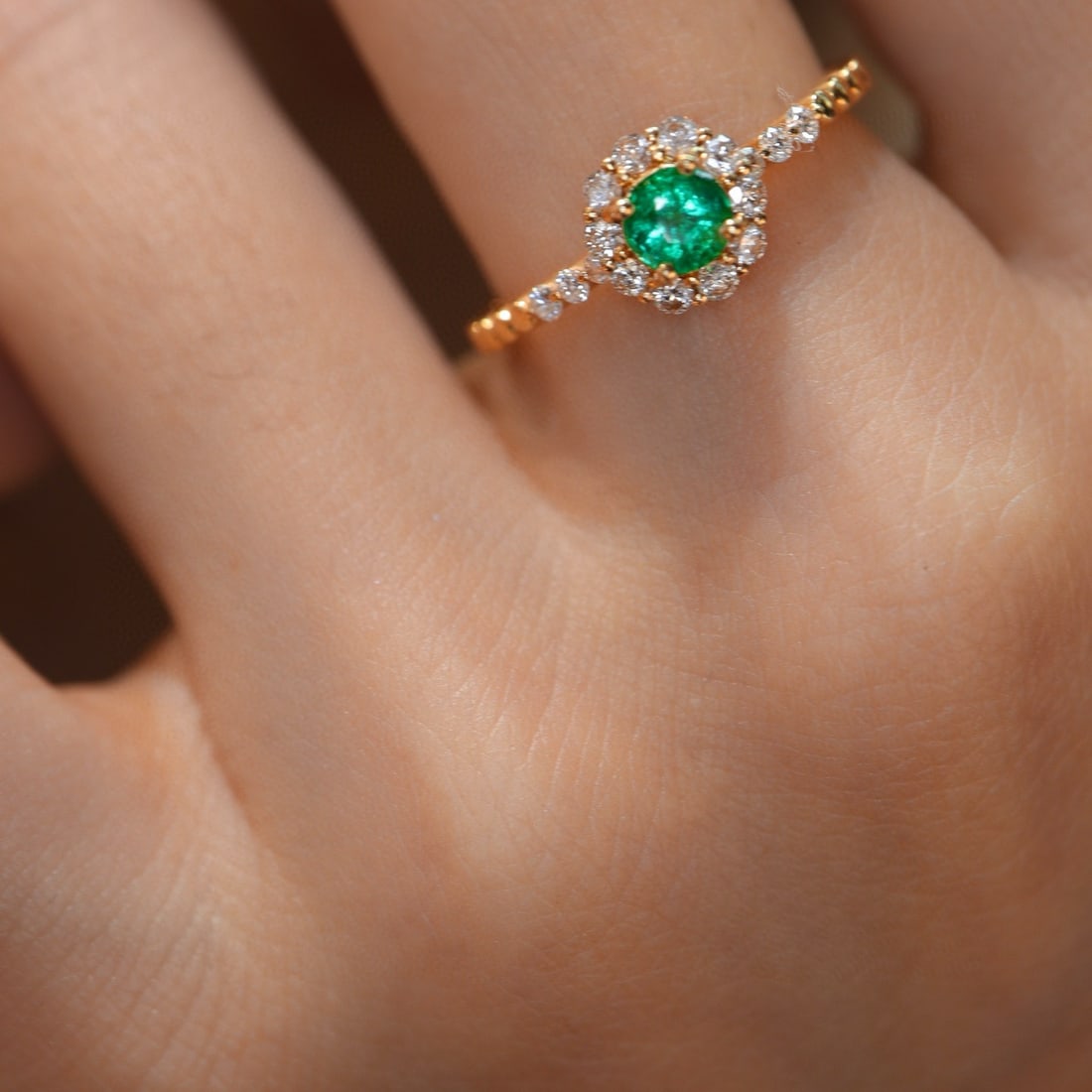 14k Gold 0.25 Ct Vivid Green Natural Emerald & Diamond Ring - 3