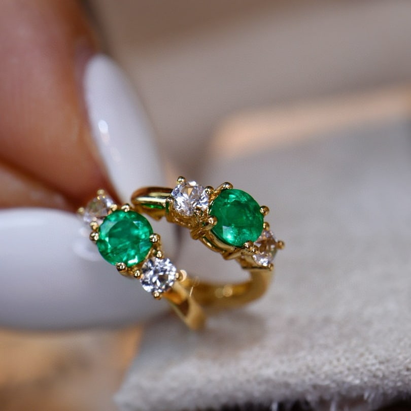 14k Gold 0.35 Ct Vivid Green Natural Emerald & Sapphire Earrings: Ref:230996406 // gold content:14k gold // main gemstone:emerald // shape:round // carat weight:0. 35ct // color:vivid green // treatment:natural // cut grade:g // // adjacent gemstone 2 : sapphire // 
