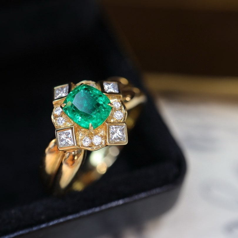14k Gold 1.14 Ctw Vivid Green Natural Emerald & Diamond Ring - 4