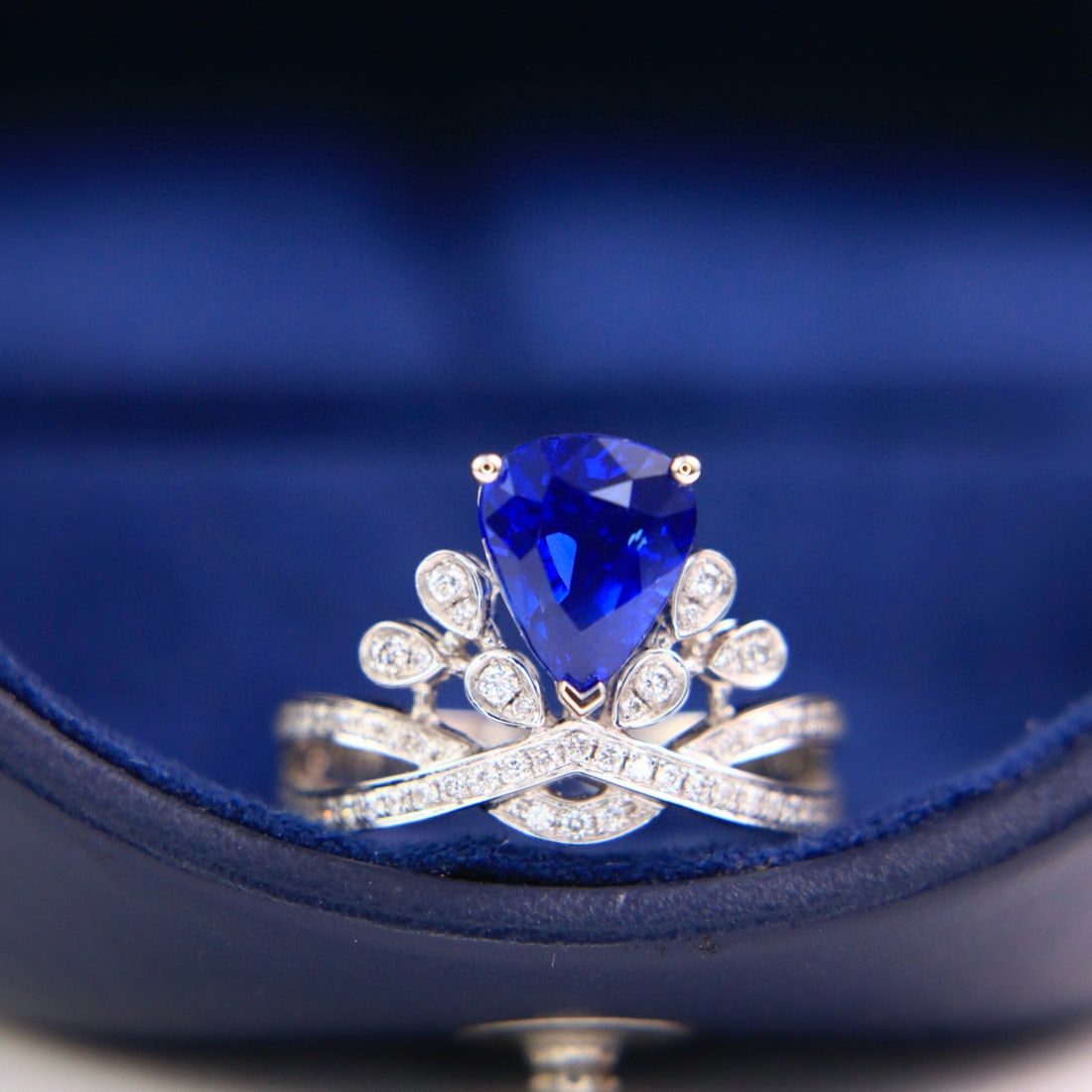 14k Gold 2.85 Ctw Natural Sapphire & Diamond Ring: Ref:230996409 // gold content:14k gold // ring size:7. 25us // // main gemstone:sapphire // shape:pear // carat weight:2. 54ct // color:royal blue // treatment:natural // // adjacent gemstone 2 :