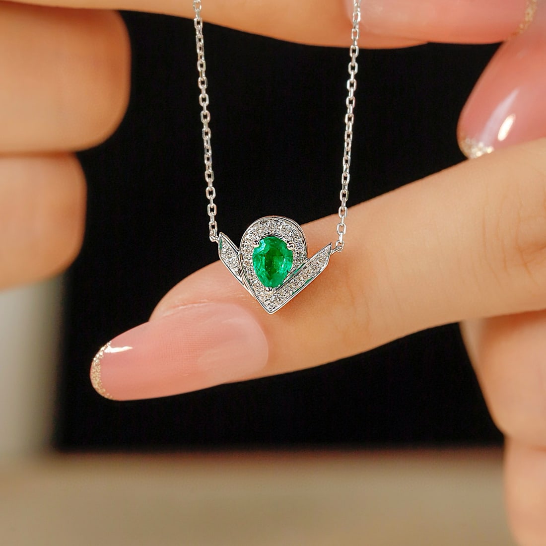 14k Gold 0.4 Ctw Vivid Green Natural Emerald & Diamond Necklace - 2