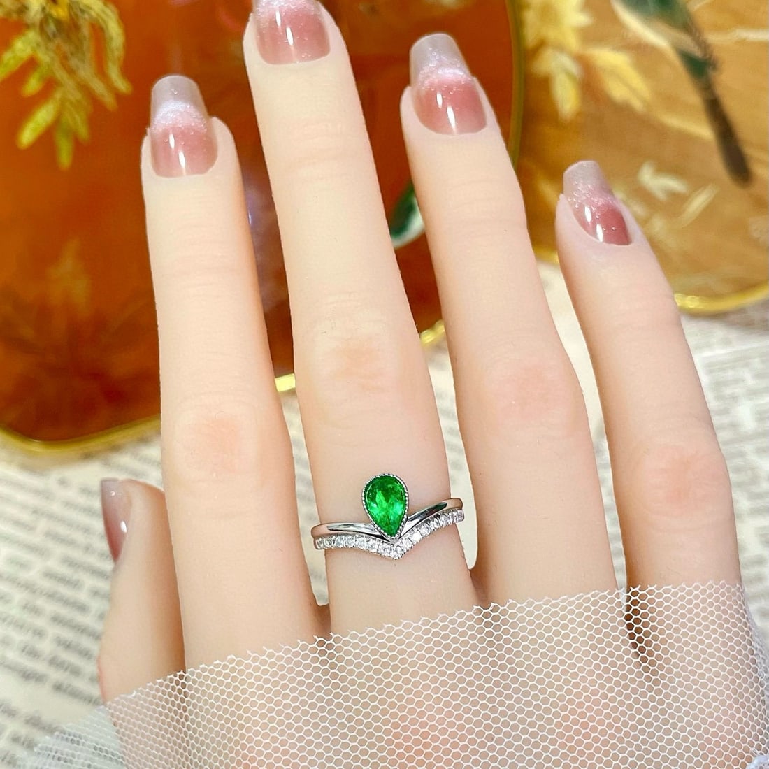 14k Gold 0.75 Ctw Vivid Green Natural Emerald & Diamond Ring - 4