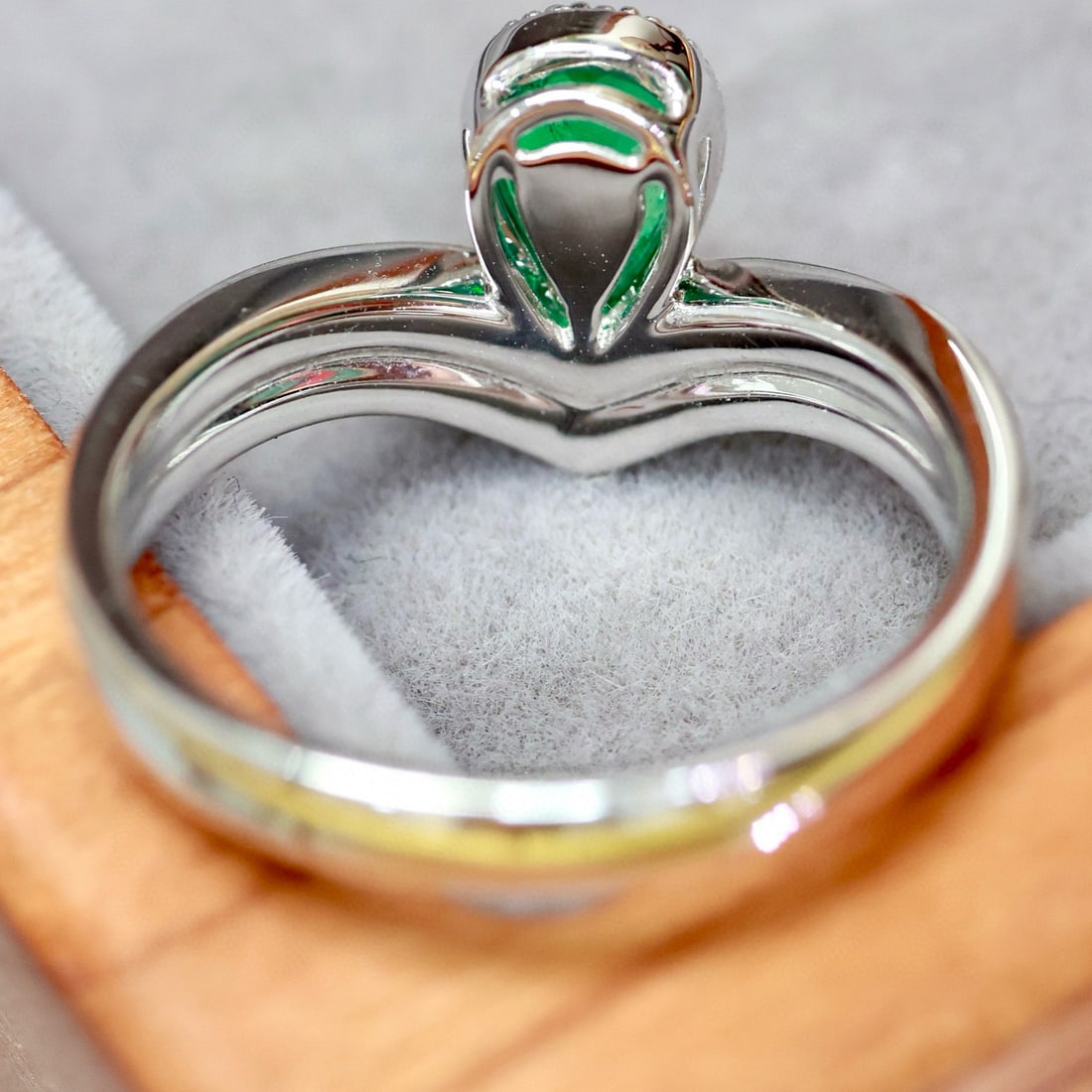 14k Gold 0.75 Ctw Vivid Green Natural Emerald & Diamond Ring - 5