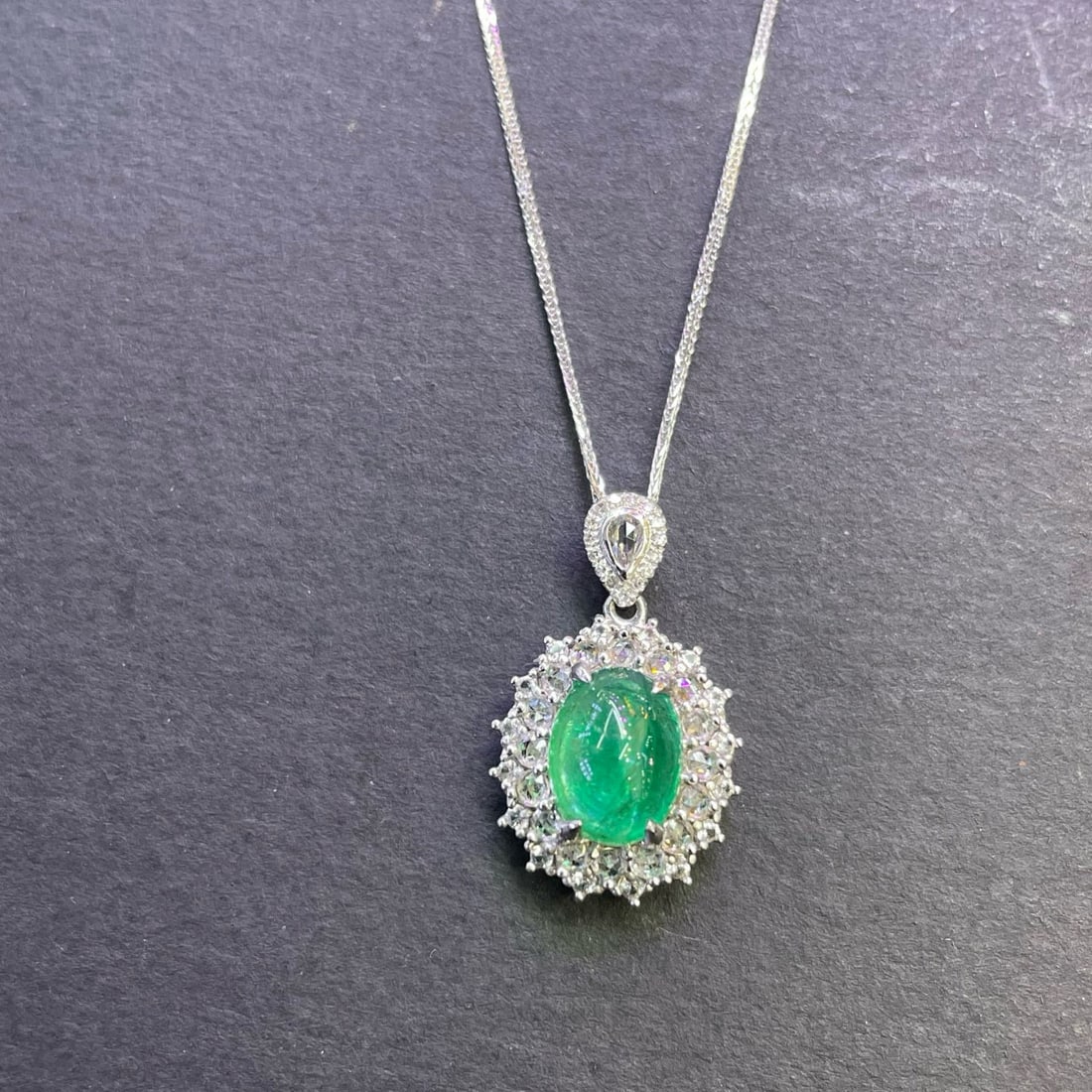 14k Gold 2.45 Ct Natural Emerald & Sapphire & Diamond Pendant( Without Chain ): Ref:230996417 // gold content:14k gold // main gemstone:emerald // shape:oval // carat weight:2. 45ct // color:green // treatment:natural // // adjacent gemstone 2 : sapphire // number of stones:32