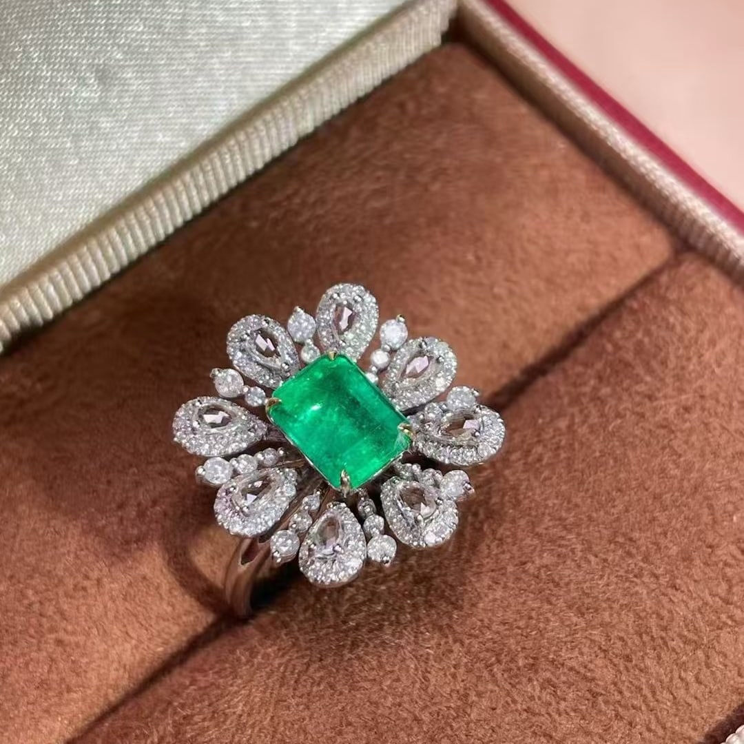 14k Gold 1.3 Ct Vivid Green Natural Emerald & Diamond & Sapphire Ring - 2