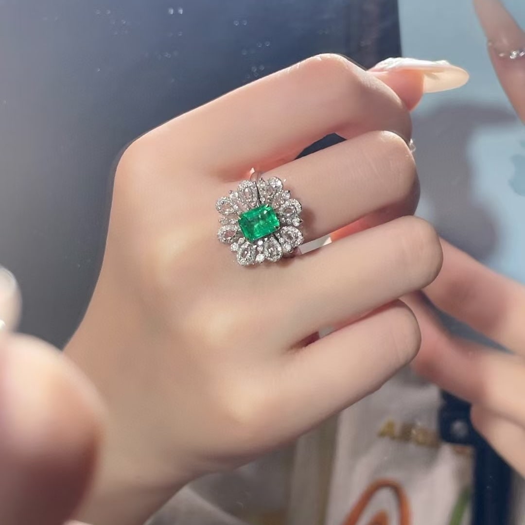 14k Gold 1.3 Ct Vivid Green Natural Emerald & Diamond & Sapphire Ring - 3