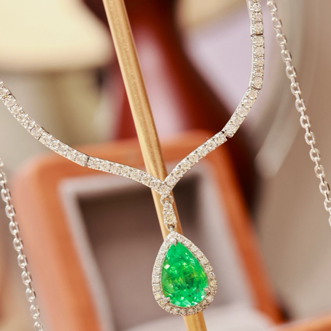 14k Gold 2.60 Ctw Vivid Green Natural Emerald & Diamond Necklace - 3