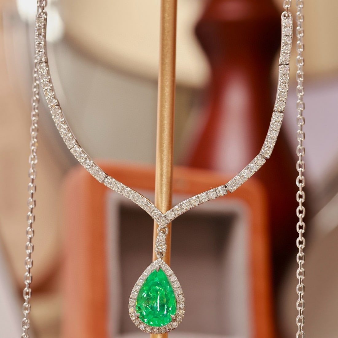 14k Gold 2.60 Ctw Vivid Green Natural Emerald & Diamond Necklace - 4