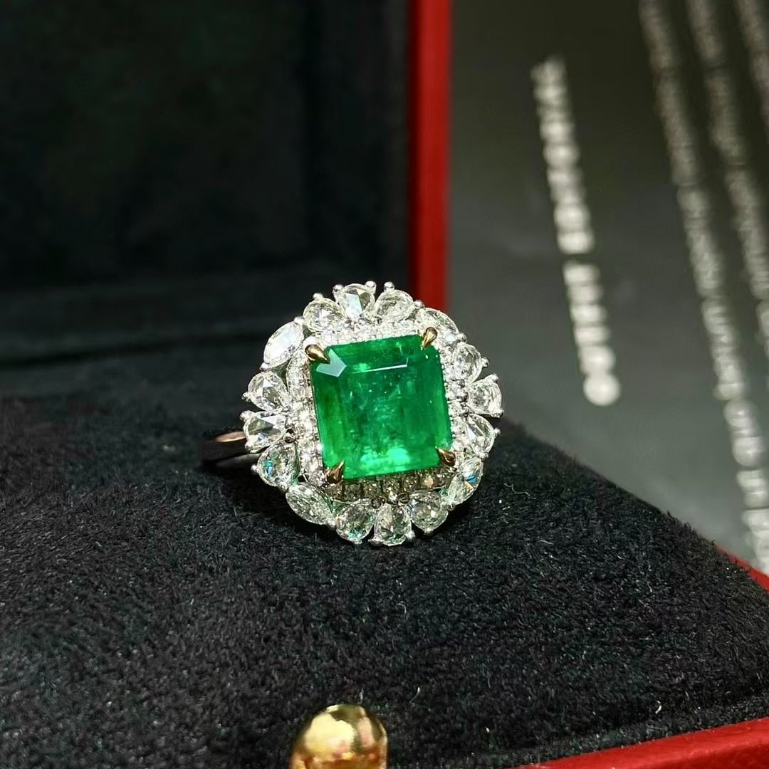 14k Gold 2.60 Ctw Vivid Green Natural Emerald & Diamond Ring: Ref:230996432 // gold content:14k gold // ring size:7. 25us // // main gemstone:emerald // shape:octagonal // carat weight:1. 96ct // color:vivid green // treatment:natural // // adjacent gemstone 2