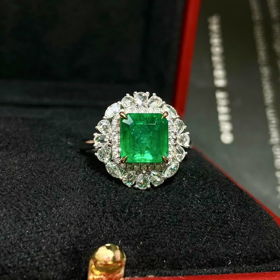 14k Gold 2.60 Ctw Vivid Green Natural Emerald & Diamond Ring - 2