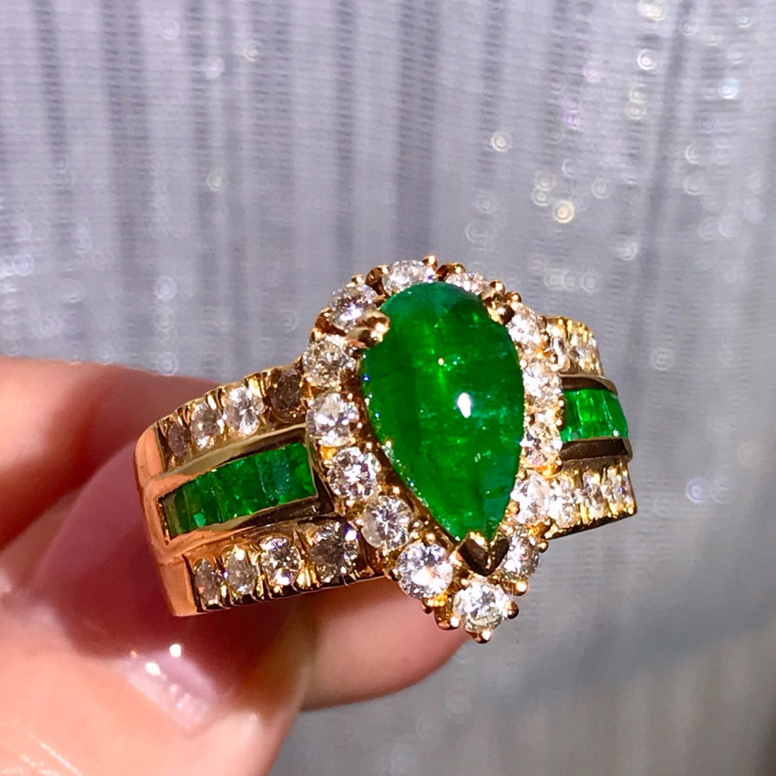 14k Gold 3.13 Ctw Vivid Green Natural Emerald & Emerald Ring: Ref:230996444 // gold content:14k gold // ring size:7. 25us // // main gemstone:emerald // shape:pear // carat weight:2. 45ct // color:vivid green // treatment:natural // // adjacent gemstone 2 : emer
