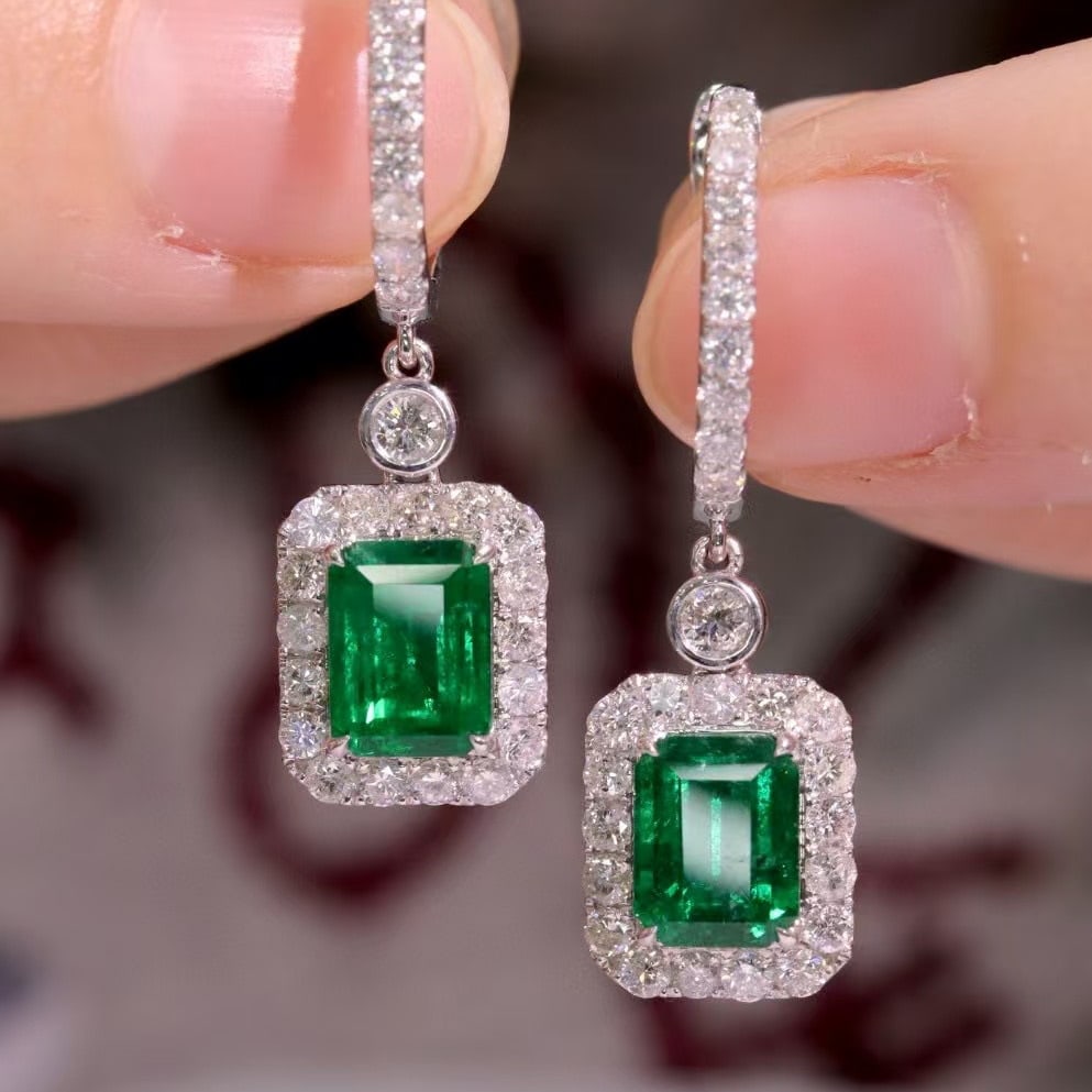 14k Gold 3.20 Ctw Vivid Green Natural Emerald & Diamond Earrings: Ref:230996447 // gold content:14k gold // main gemstone:emerald // shape:octagonal // carat weight:2. 25ct // color:vivid green // treatment:natural // // adjacent gemstone 2 : diamond // shape:round 