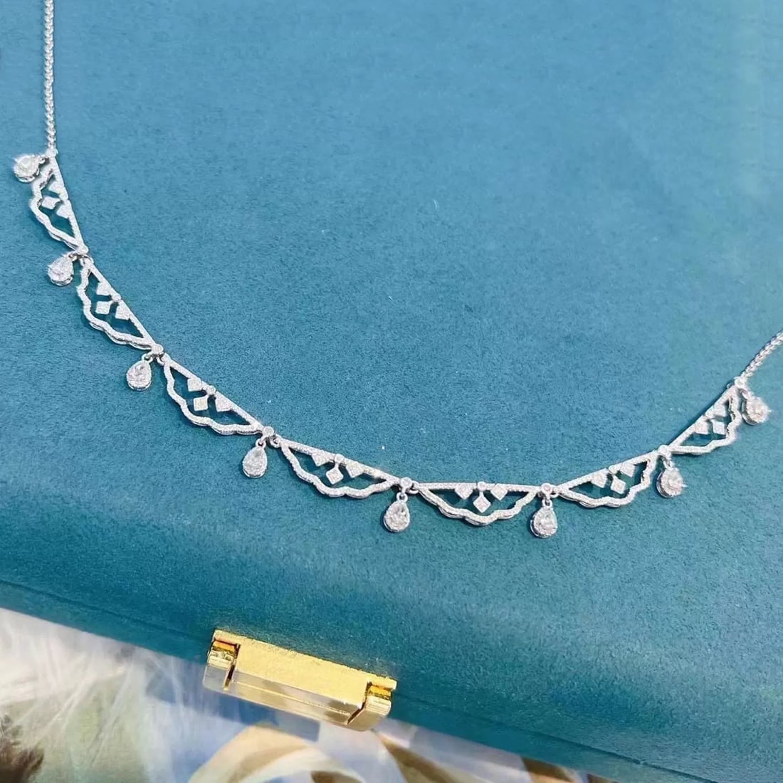 14k Gold 2.5 Ct Natural H Diamond Necklace: Ref:230997005 // gold content:14k gold // main gemstone:diamond // shape:round // carat weight:2. 5ct // clarity grade:vs-si // color:h // treatment:natural // cut grade:g // Condition: New Low