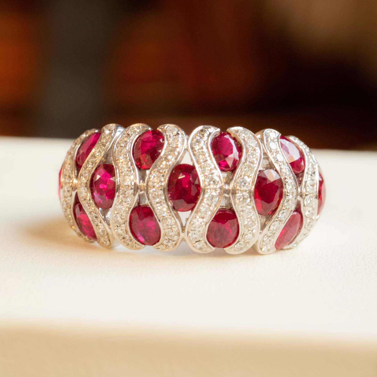 14k Gold 3.41 Ctw Natural Ruby & Diamond Ring: Ref:230997008 // gold content:14k gold // ring size:7. 25us // // main gemstone:ruby // shape:oval // carat weight:2. 92ct // color:red // treatment:natural // // adjacent gemstone 2 : diamond //