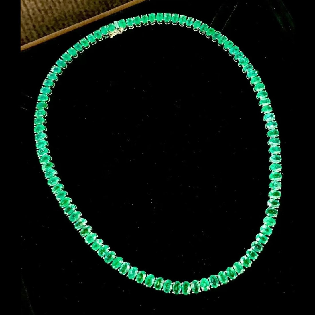 14k Gold 39.2 Ct Vivid Green Natural Emerald Necklace - 5