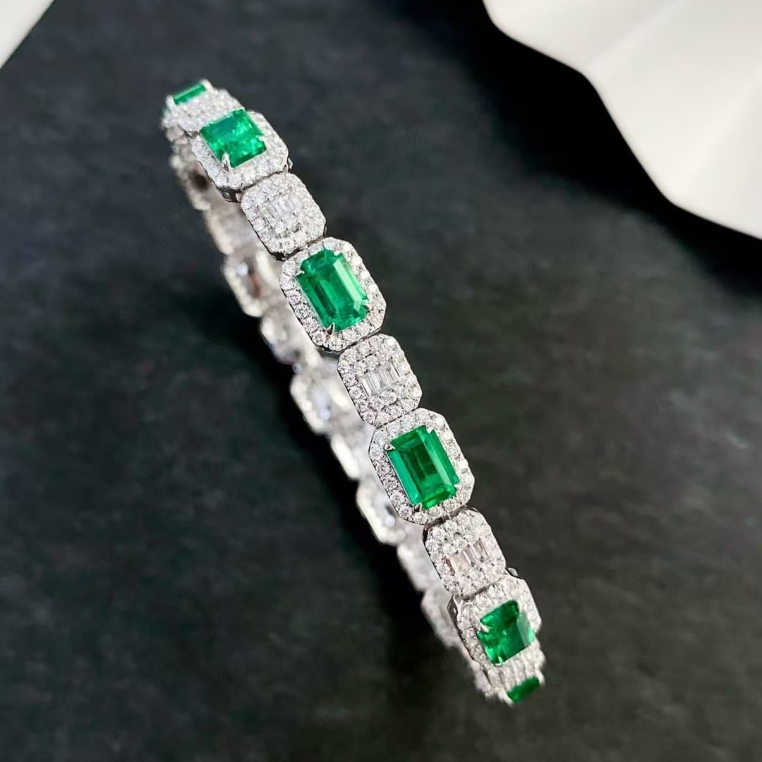 14k Gold 6.11 Ctw Vivid Green Natural Emerald & Diamond Bracelet: Ref:230997031 // gold content:14k gold // main gemstone:emerald // shape:octagonal // carat weight:3. 71ct // color:vivid green // treatment:natural // // adjacent gemstone 2 : diamond //