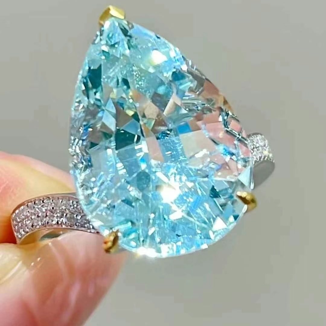 14k Gold 9.3 Ct Natural Aquamarine & Diamond Ring: Ref:230997022 // gold content:14k gold // ring size:7. 25us // // main gemstone:aquamarine // shape:pear // carat weight:9. 3ct // color:blue // treatment:natural // // adjacent gemstone 2 : diamond
