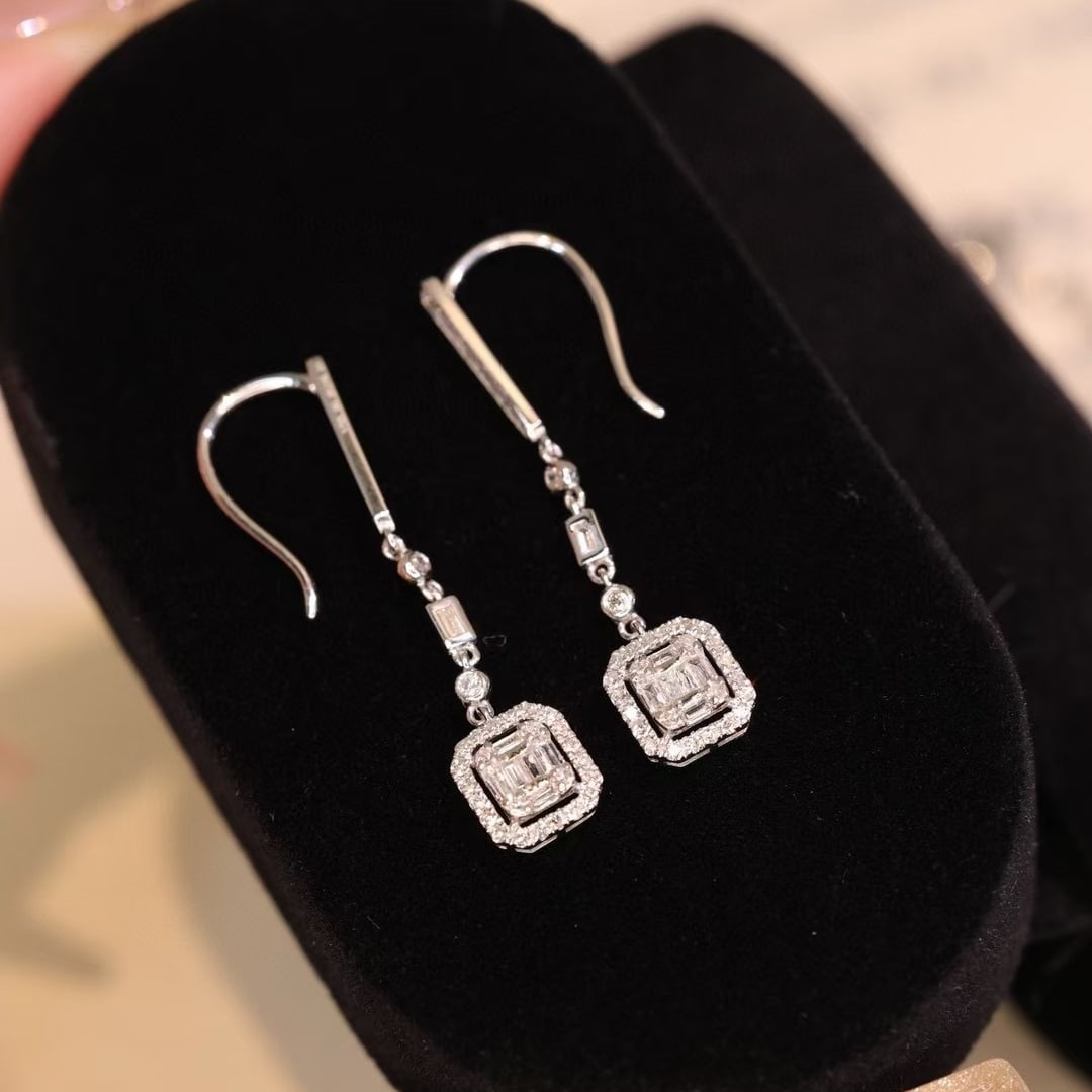 14k Gold 0.55 Ct Natural H Diamond Earrings: Ref:230997035 // gold content:14k gold // main gemstone:diamond // shape:multiply // carat weight:0. 55ct // clarity grade:vs-si // color:h // treatment:natural // Condition: New High Estimate: 2600