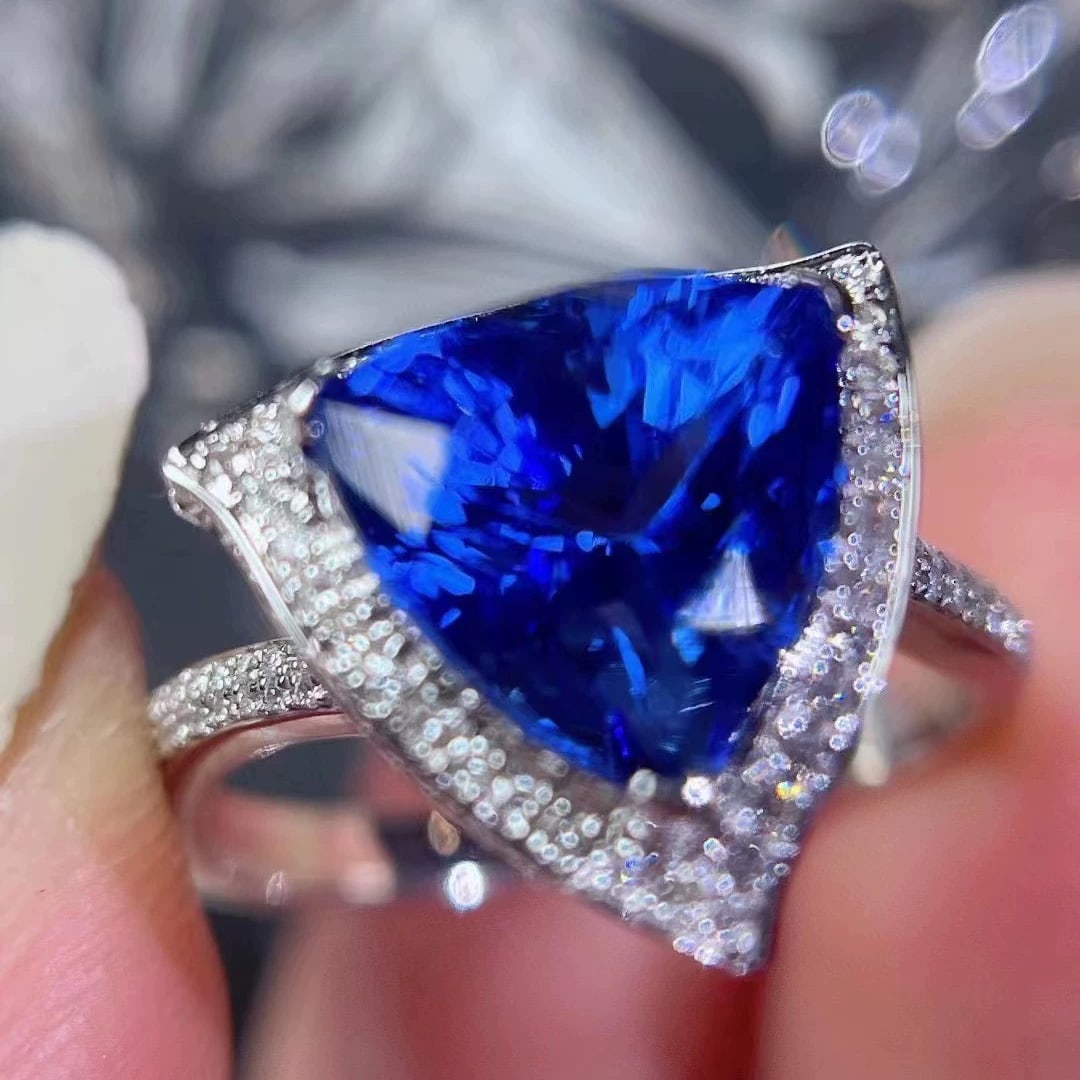 14k Gold 3.88 Ct Natural Tanzanite & Diamond Ring: Ref:230997041 // gold content:14k gold // ring size:7. 25us // // main gemstone:tanzanite // shape:triangle // carat weight:3. 88ct // color:blue // treatment:natural // // adjacent gemstone 2 : diamo