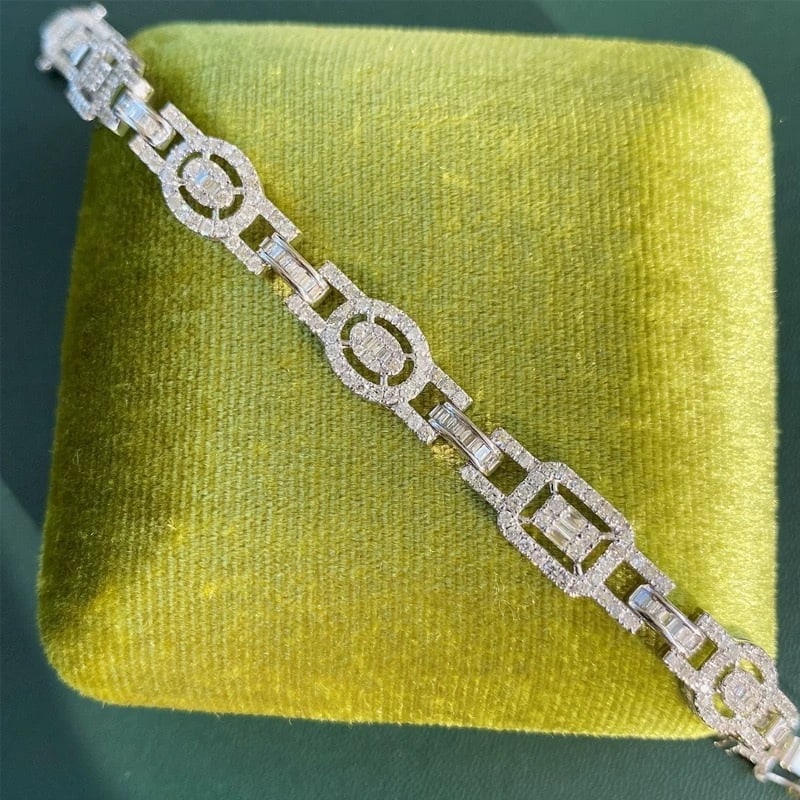 14k Gold 3 Ct Natural H Diamond Bracelet: Ref:230997051 // gold content:14k gold // main gemstone:diamond // shape:multiply // carat weight:3ct // clarity grade:vs-si // color:h // treatment:natural // High Estimate: 22000 Condition: New Low