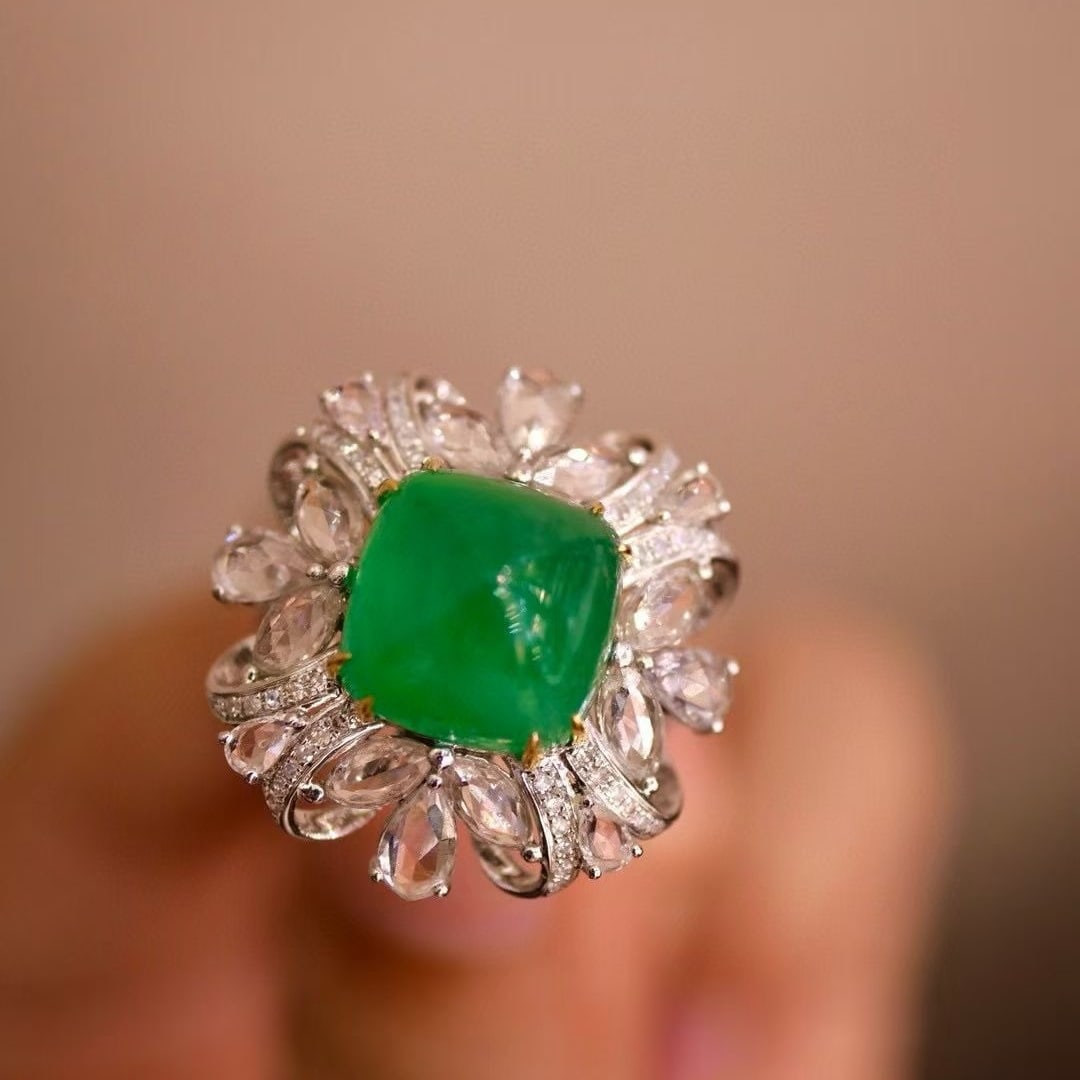 14k Gold 6.8 Ct Vivid Green Natural Emerald & Diamond Ring - 2